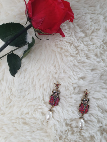 Boucle d'oreille scarabée